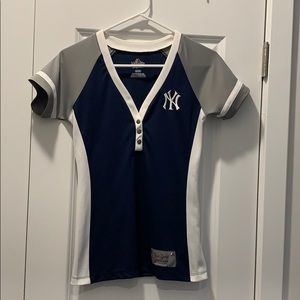 Women’s NY Yankees jersey